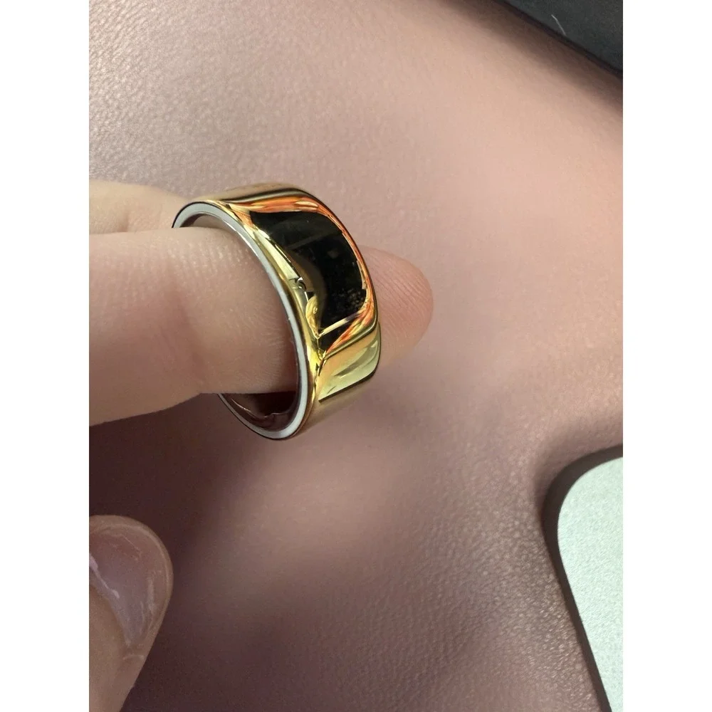Oura Ring 4 Gold Size 6 Smart Ring w Charger Worn Once